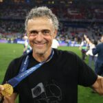 رسميا.. الإسباني لويس إنريكي يتوج بجائزة أفضل مدرب في العالم